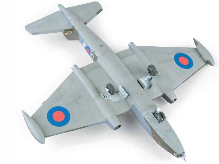 S&M Models British Canberra B6 Bomber 1/72 Scale Plastic Model Kit. 