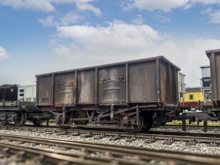Weathering goods wagons with Key Model World.