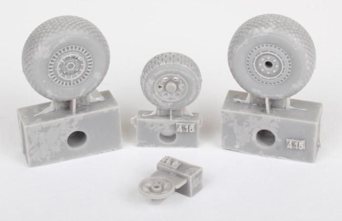 RESIN PILOTS AND B-26 WHEELS FROM PLUS MODEL