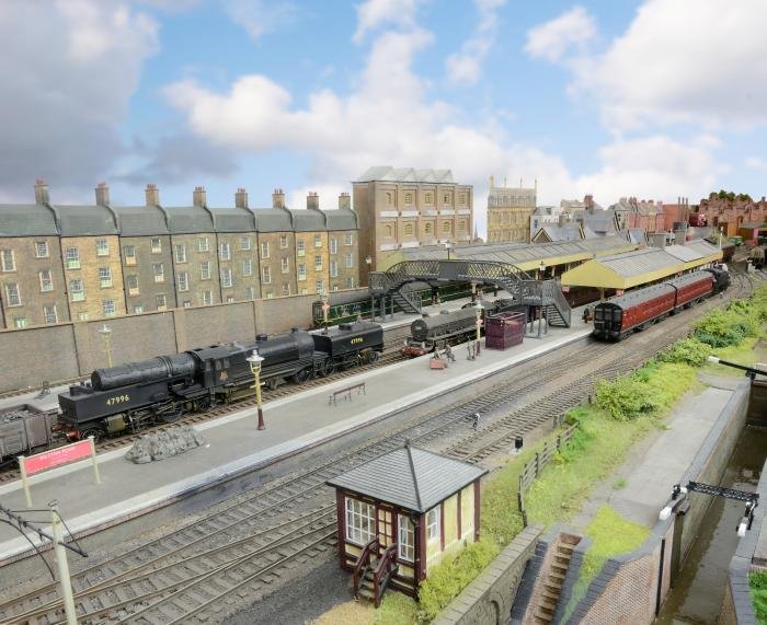 Above: Choosing a design style for your model railway really depends on what space you have and the scale you are building it in. This is Bilston Road built by Geoff Read to occupy 18ft x 11ft in his loft in ‘OO’ gauge. It featured in HM119.