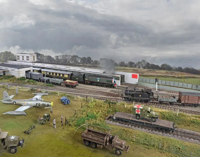 Manston Airport in OO gauge by Andy Hopper.