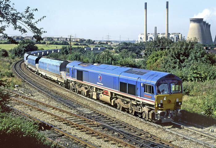 With Ferrybridge power station looming behind, National Power's 59202 Vale of White Horse heads a loaded Gascoigne Wood to Drax service at Knottingley West Junction on 10 September 1997. ©Gordon Edgar/Railphotoprints.uk