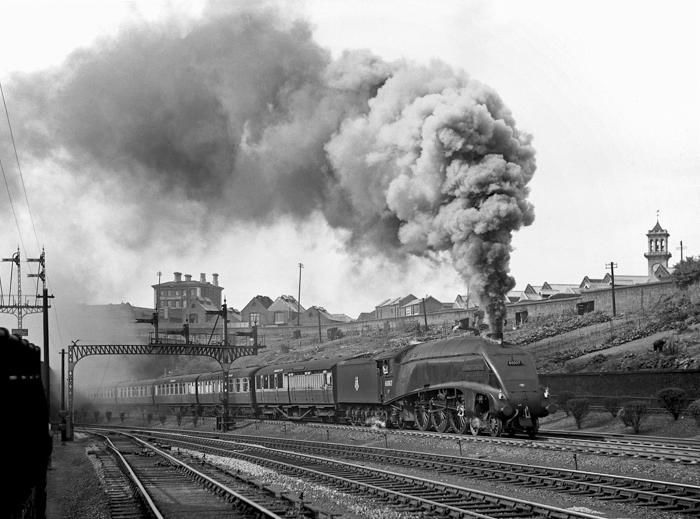 A4 Pacific No 60007 Sir Nigel Gresley climbs Holloway bank with a down express from Kings Cross in 1956.Photo:  Arthur Carpenter/Rail Archive Stephenson