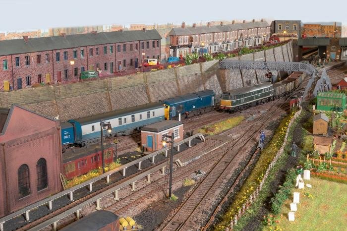 Wardwood models the transition from green to blue diesels in 'OO' gauge.