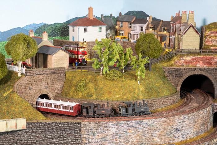 Building a multi-level OO9 narrow gauge layout