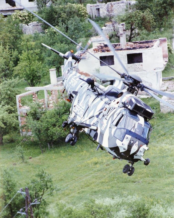 As a true multi-role type, Sea Kings were flown in many trouble spots and warzones – this Royal Navy HC.4 was photographed while operating with NATO’s Stabilisation Force (SFOR) peacekeepers in the Balkans.