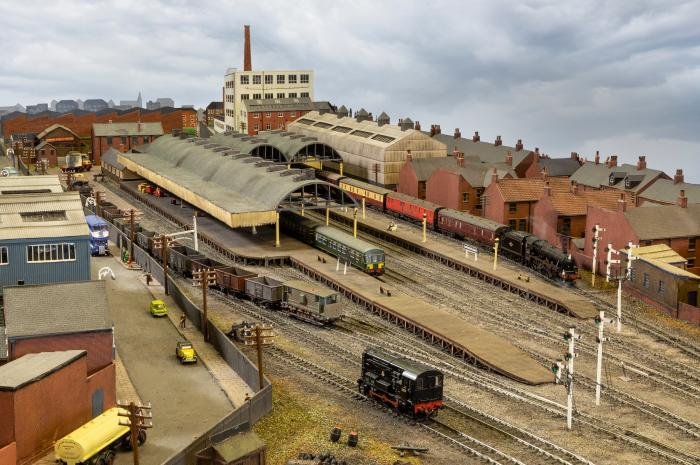 Lockwood Street models the final years of steam in Hull in 'N' gauge in the case that Cannon Street station had remained open for passenger services.