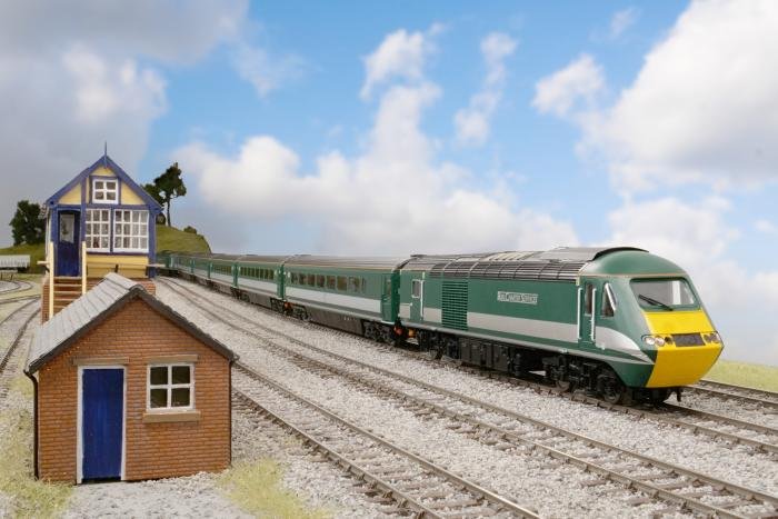 New to the Key Model World Shop is a bundle featuring the full Rail Charter Services HST formation as well as Key Publishing's HSTs Around Britain, 1990 to the Present Day book.
