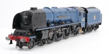  Hornby ‘OO’ gauge Stanier ‘Princess Coronation’ 4-6-2 in BR lined express passenger blue with early crests