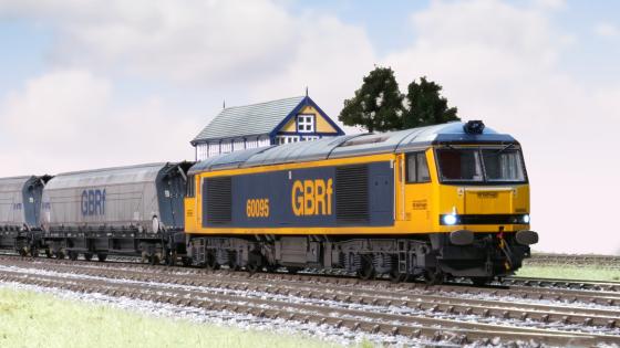 Weathering a GBRf Class 60 and IIA biomass wagons in OO gauge