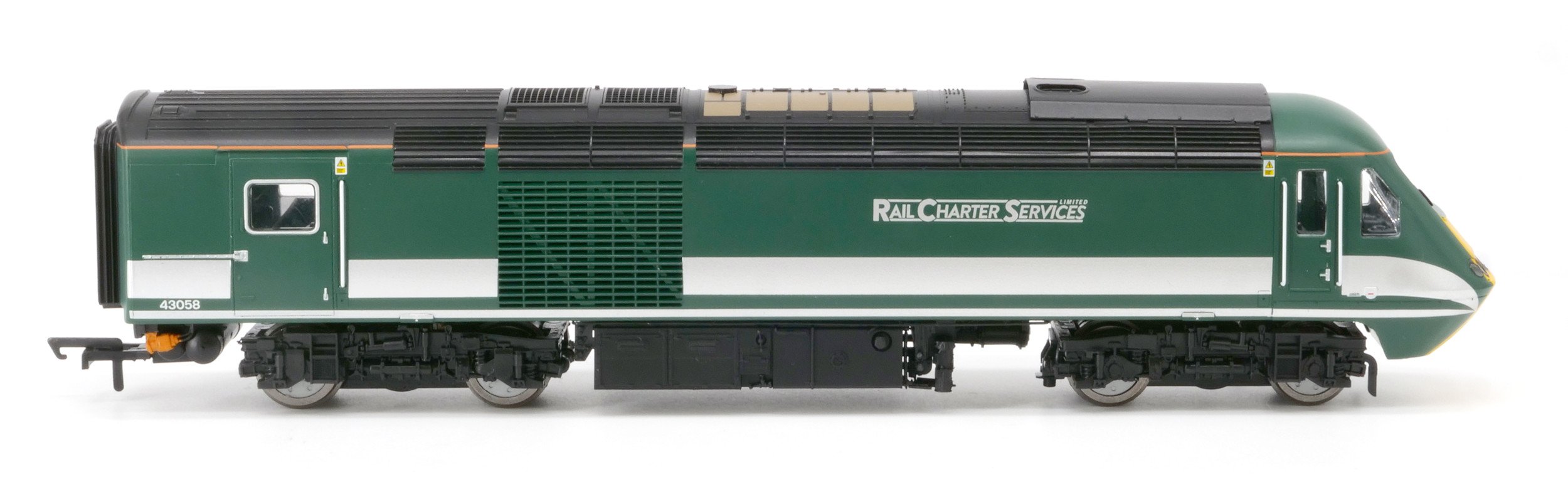 43058 is powered and has a full suite of internal components covering a five-pole motor with twin flywheels, 21-pin decoder socket, directional lighting, twin speakers and a powered roof fan.